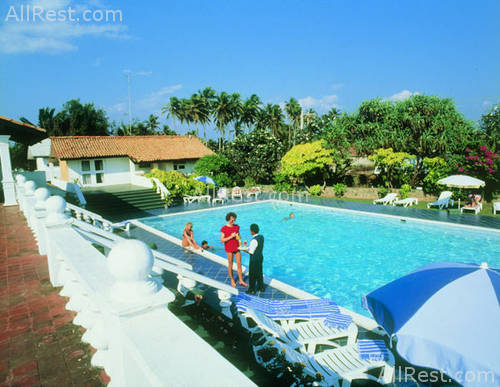 Browns Beach Hotel 5